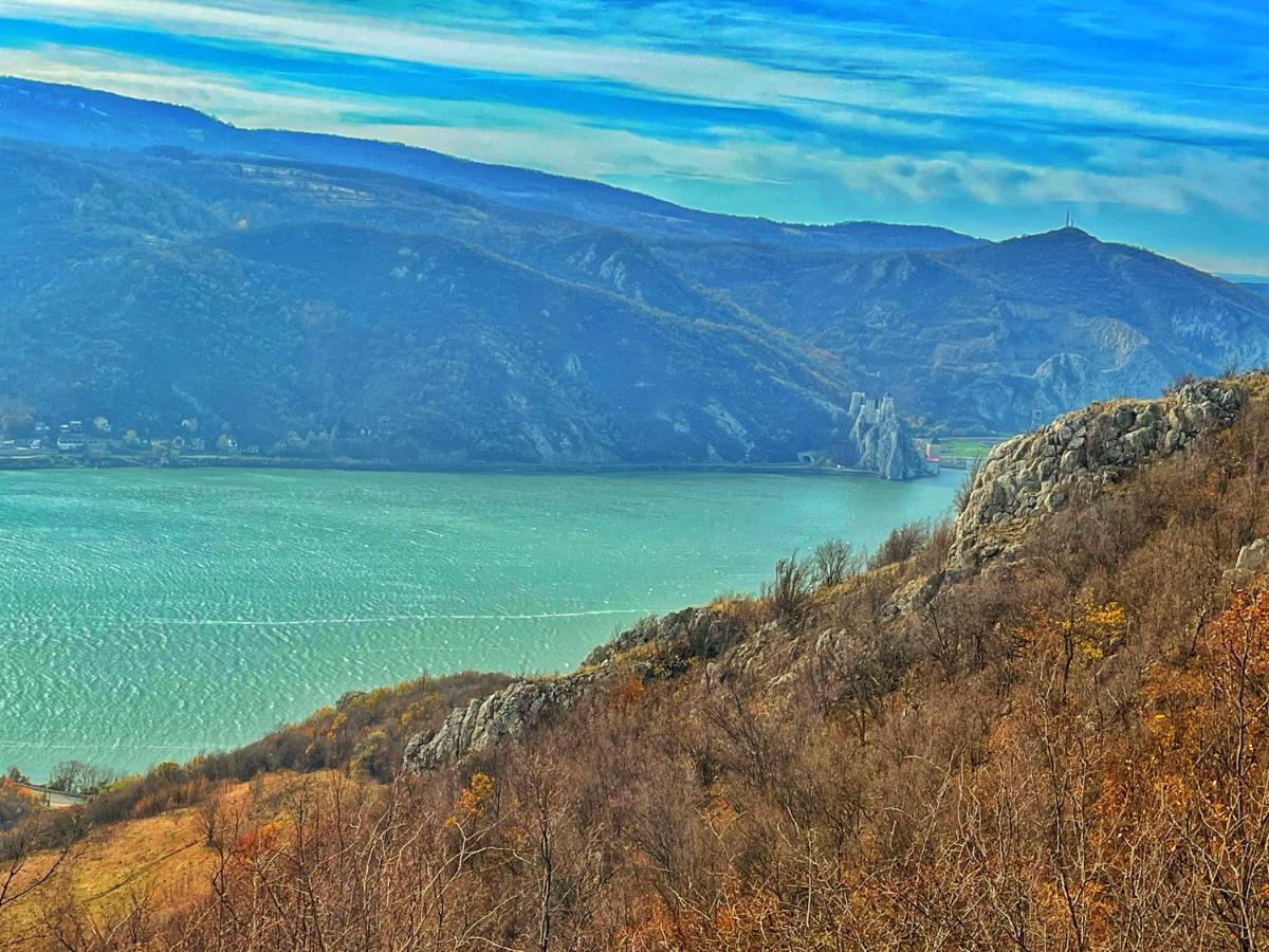 Cabana Priod Coronini Pescari Екстериор снимка