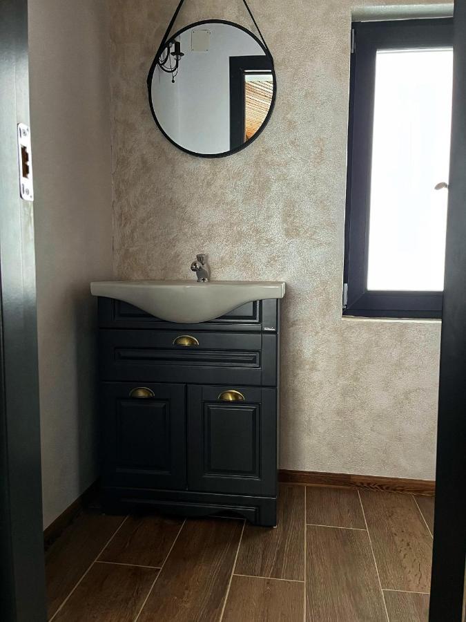 Cabana Priod Coronini Pescari Екстериор снимка