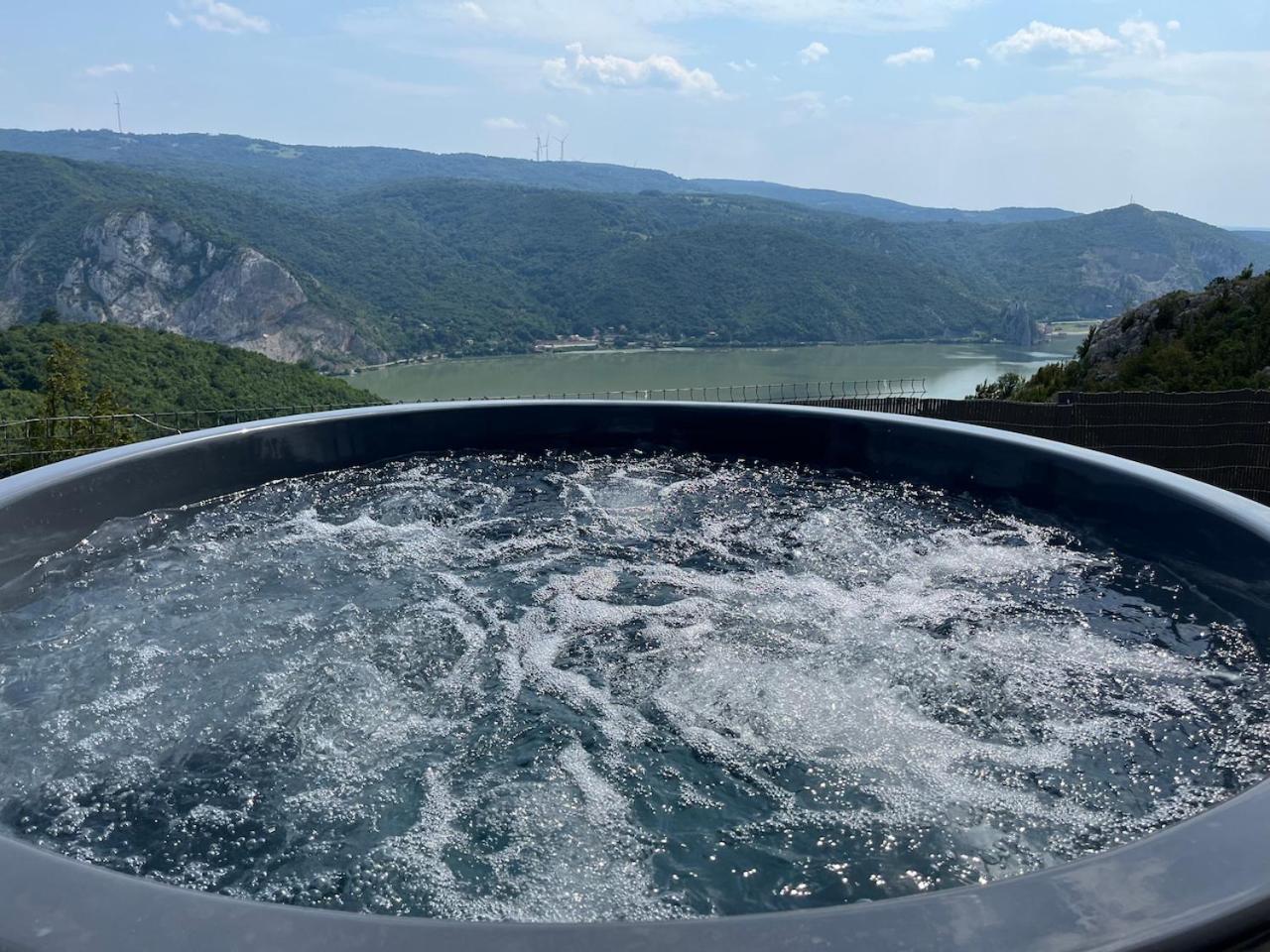 Cabana Priod Coronini Pescari Екстериор снимка